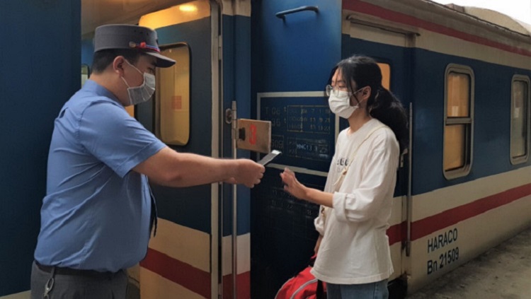 Kiểm Soát Vé Tàu Thông Minh: Chuyển Đổi Số Trong Ngành Đường Sắt