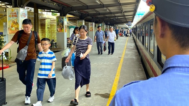 Vé Tàu Đi Hải Phòng Từ Ga Hà Nội (Gia Lâm) Tại DSVN